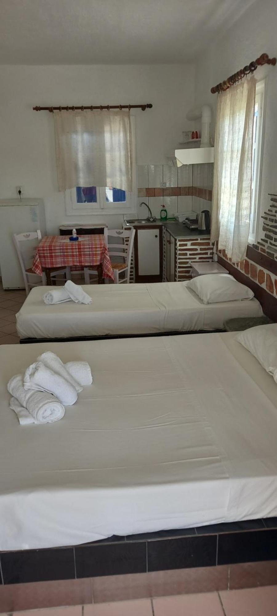 Aposperitis Rooms & Apartments Kini Bagian luar foto